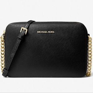 Never used brand new bag ! In season every season !